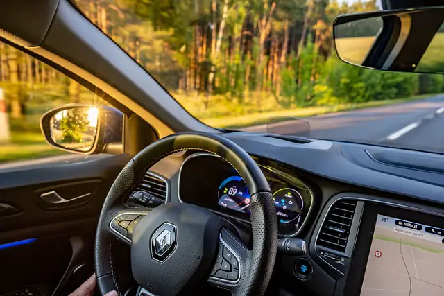 Jak zabránit problémům při výměně destilační vody u auta Megane