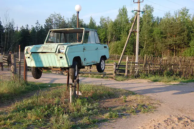 3. Spolehlivost a servis: Jaké jsou zkušenosti s těmito automobilkami v oblasti oprav a údržby?