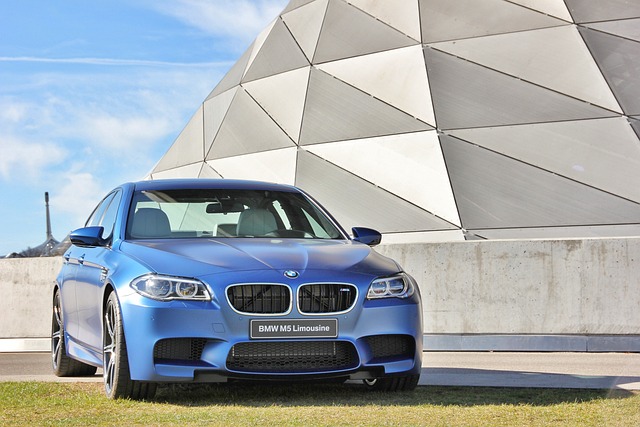 Jízdní vlastnosti a ovladatelnost: BMW 5 versus BMW X5