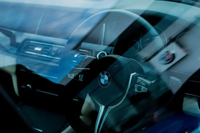 Různé typy náplní pro klimatizaci vozidla BMW F10