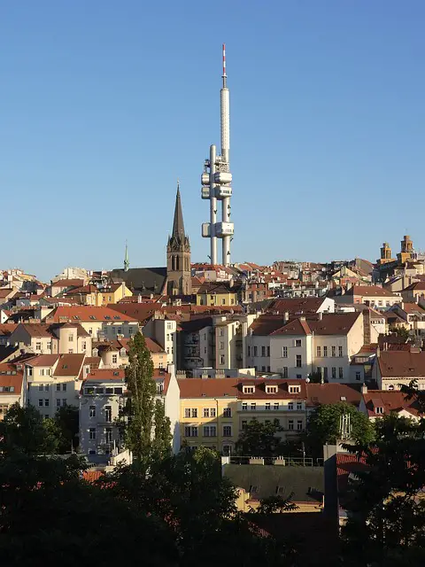 4. Osobní zkušenosti klientů s nejlevnější autoškolou v Žižkově: Vyprávění a rady od absolventů!